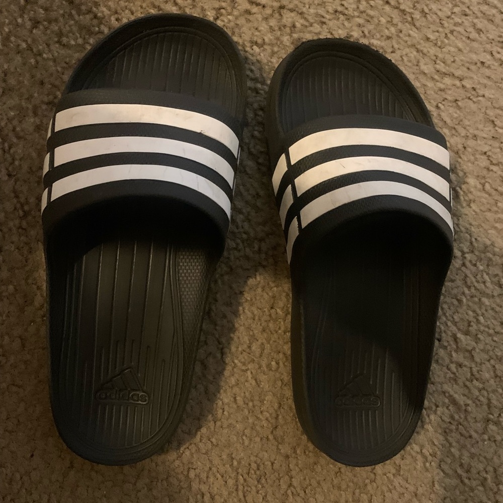 Adidas slides sz 4
